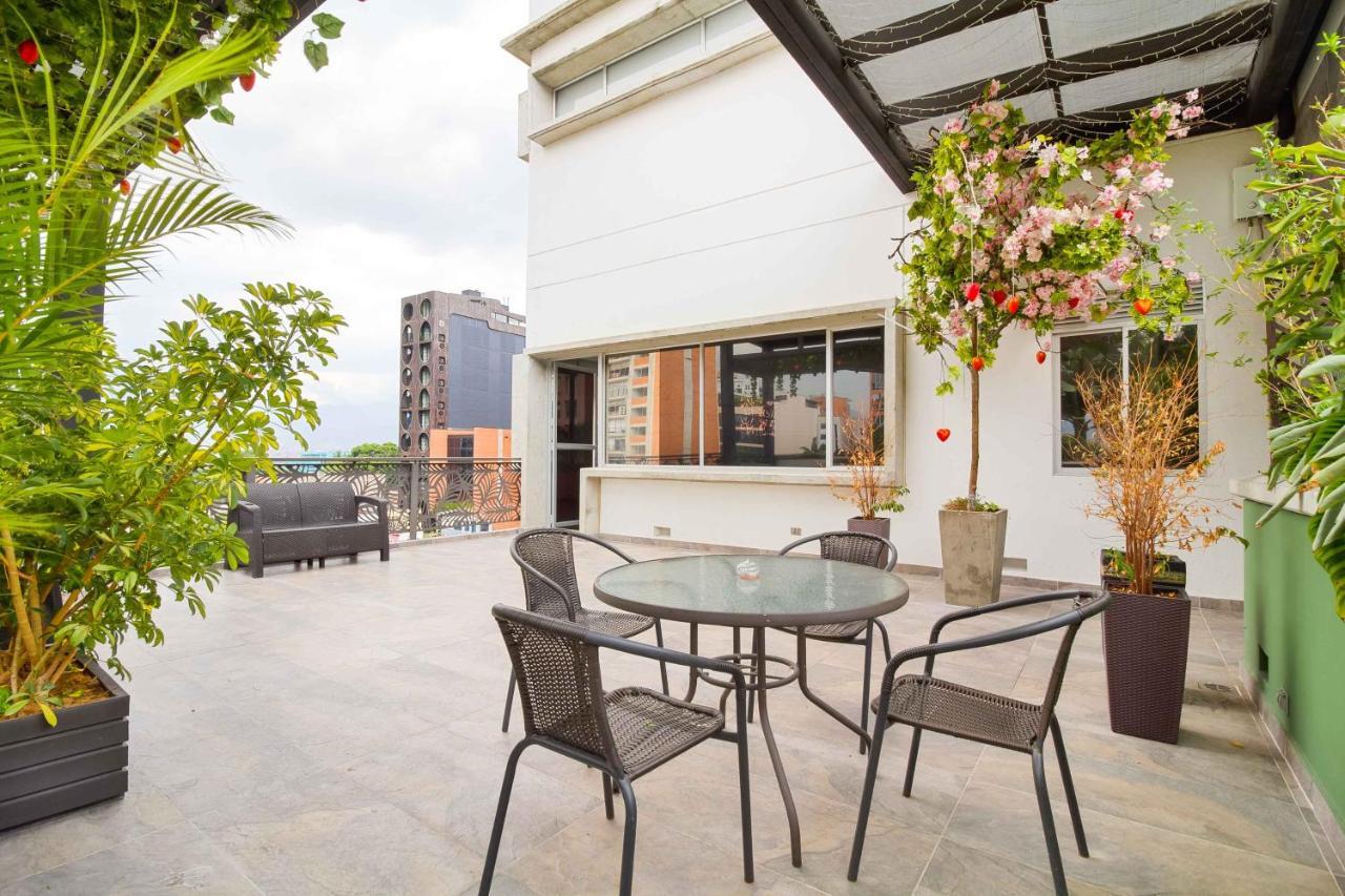 Camelot Apartahotel Medellín Buitenkant foto